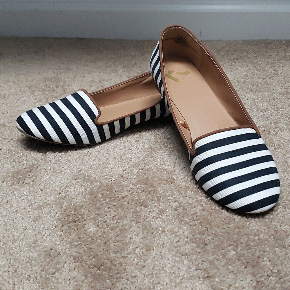 FLATS-9W-navy blue, white